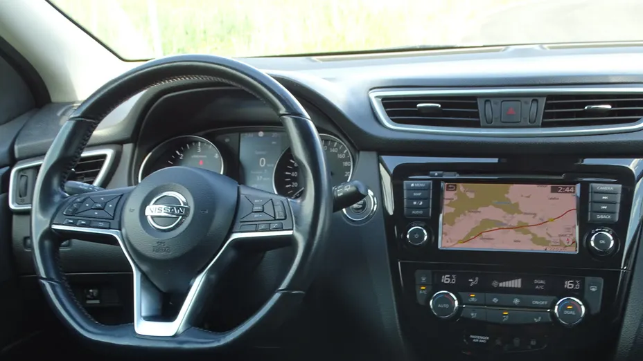 NISSAN Qashqai -
