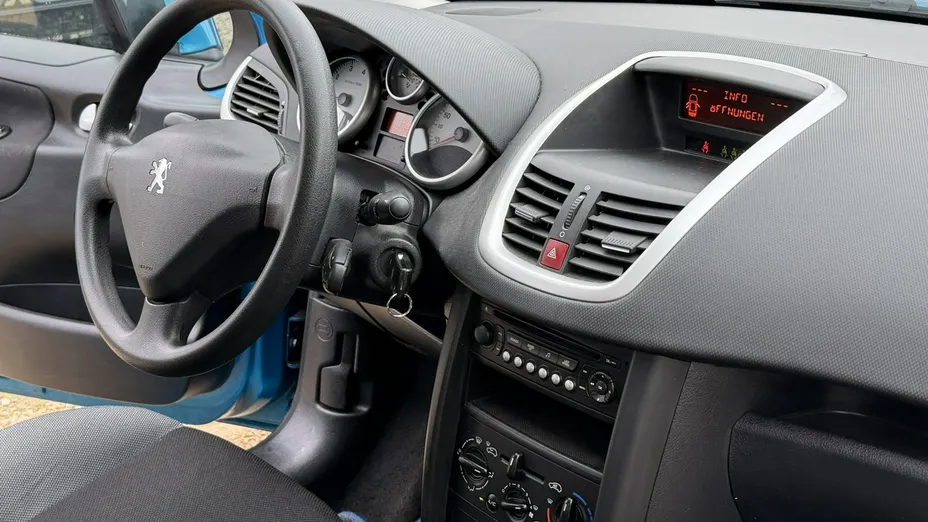 PEUGEOT 207 -