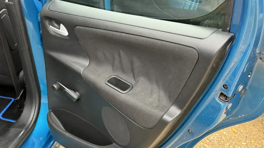 PEUGEOT 207 -