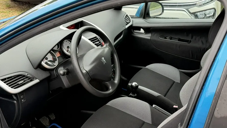 PEUGEOT 207 -
