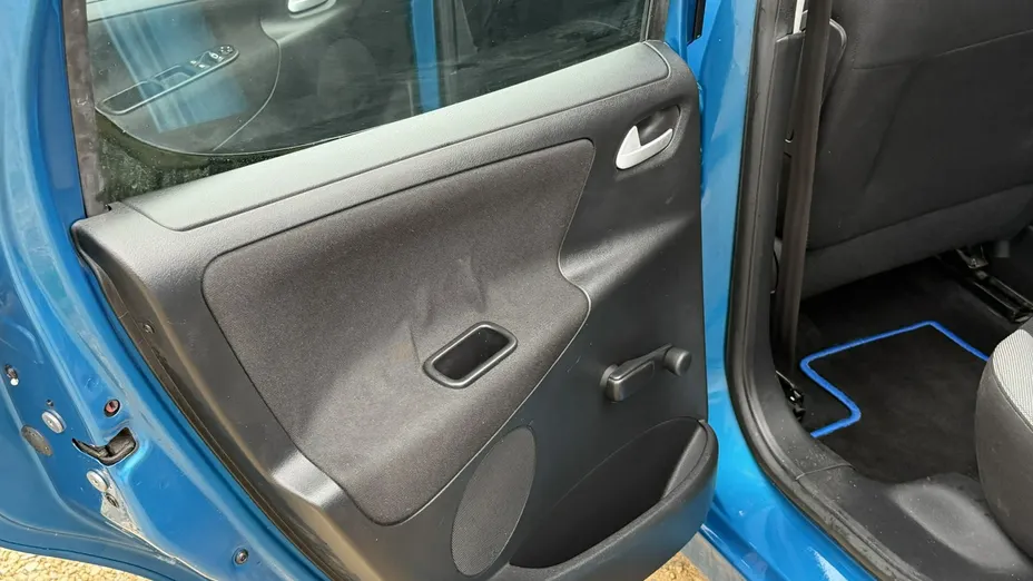 PEUGEOT 207 -
