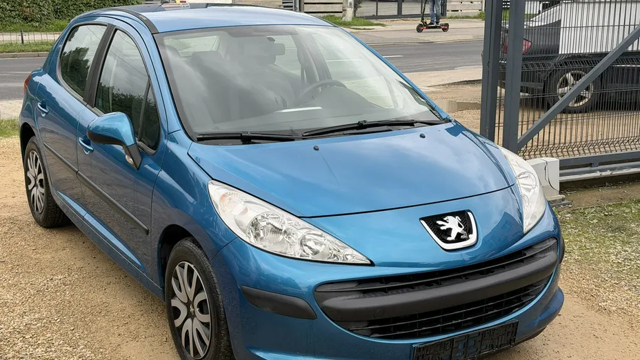 PEUGEOT 207 -