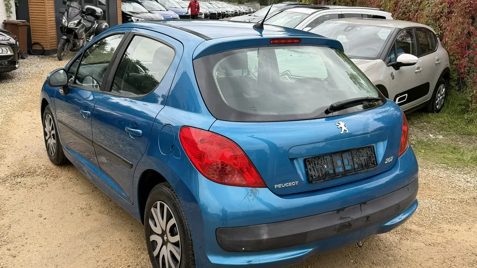 PEUGEOT 207 -