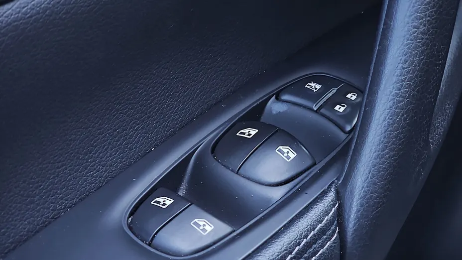 NISSAN Qashqai Qashqai 1.3 DIG-T N-Connecta DCT