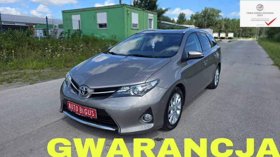 TOYOTA Auris -