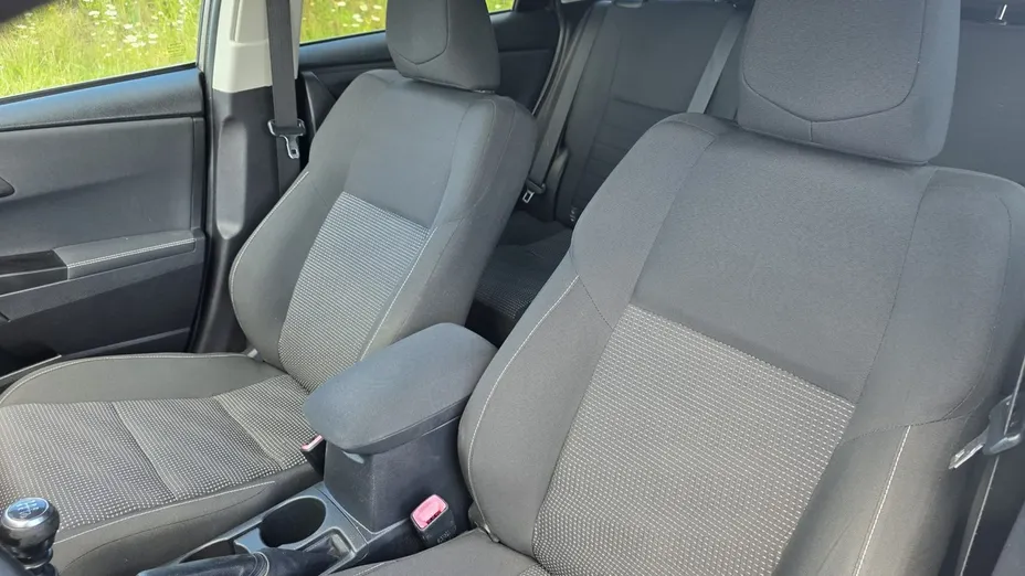 TOYOTA Auris -