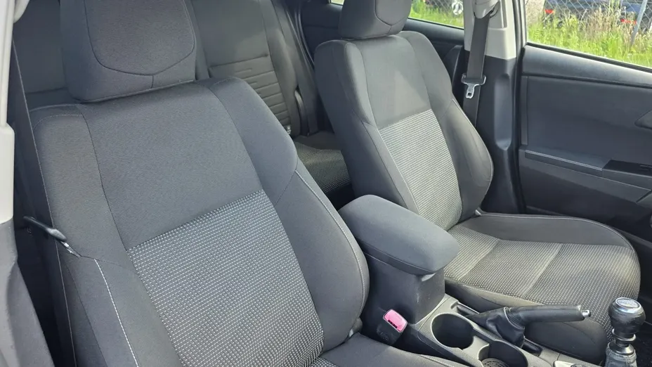 TOYOTA Auris -