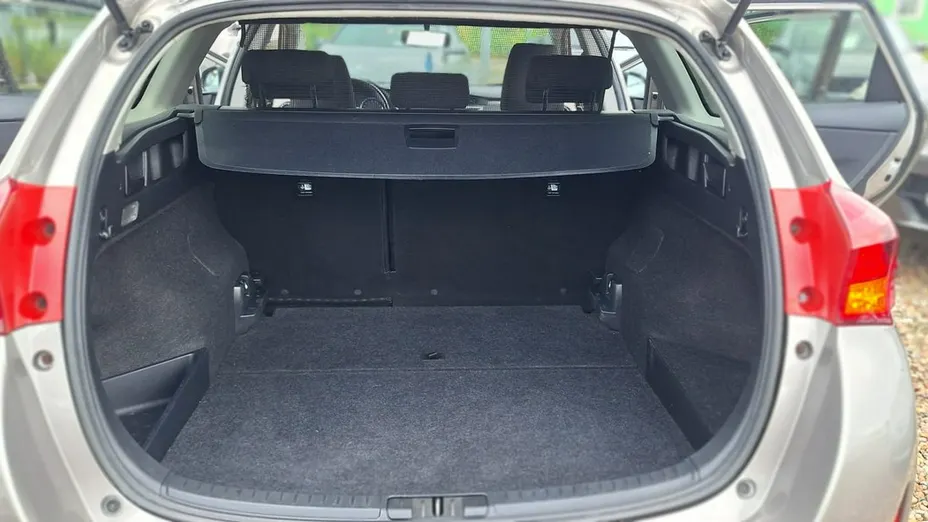 TOYOTA Auris -