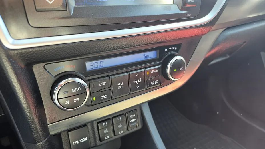TOYOTA Auris -