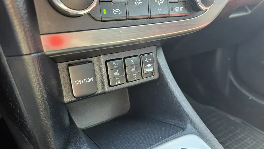 TOYOTA Auris -