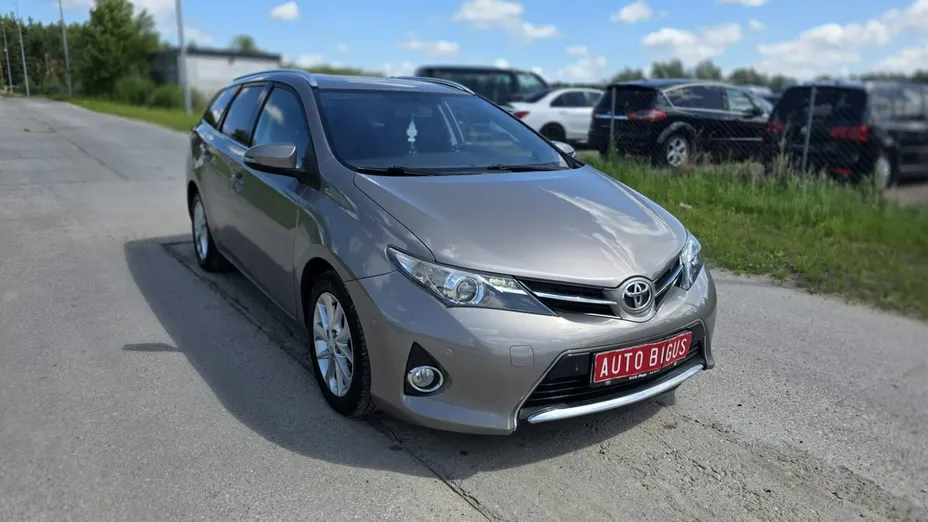 TOYOTA Auris -