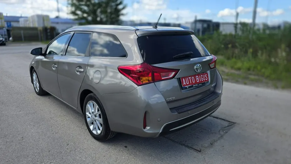 TOYOTA Auris -