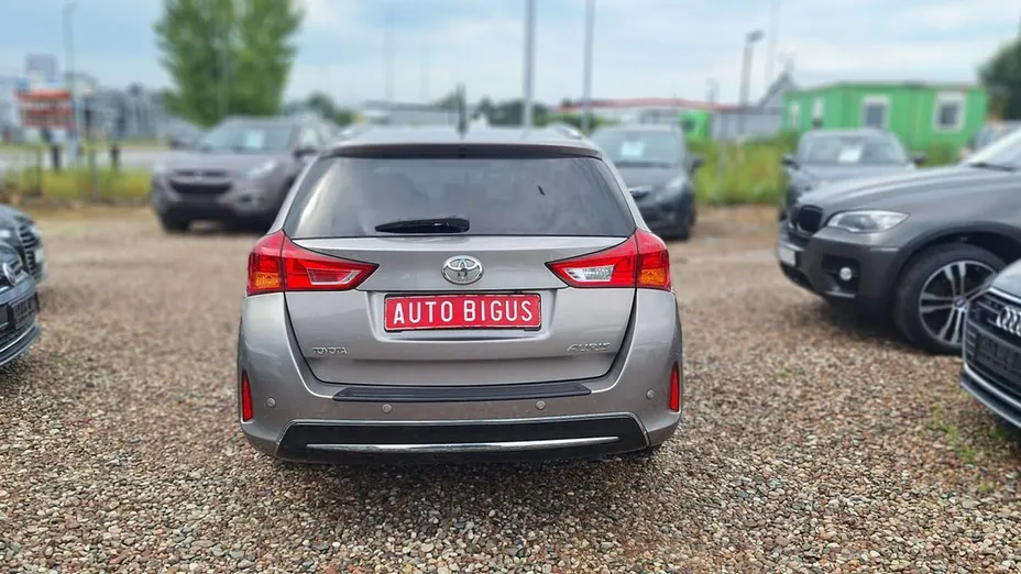 TOYOTA Auris -