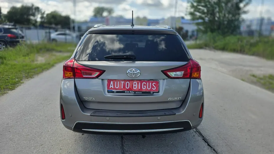 TOYOTA Auris -