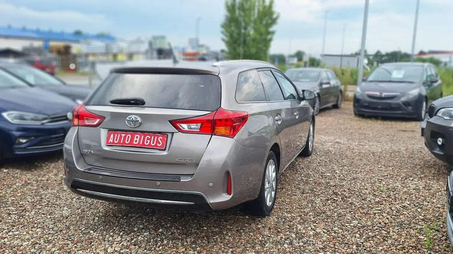 TOYOTA Auris -