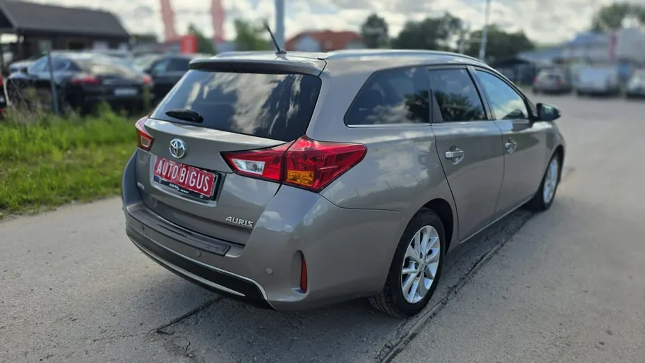 TOYOTA Auris -