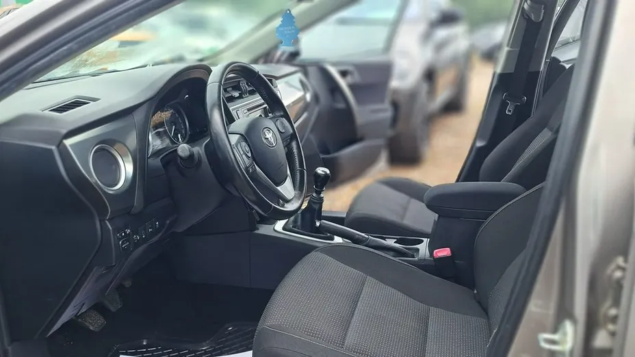 TOYOTA Auris -
