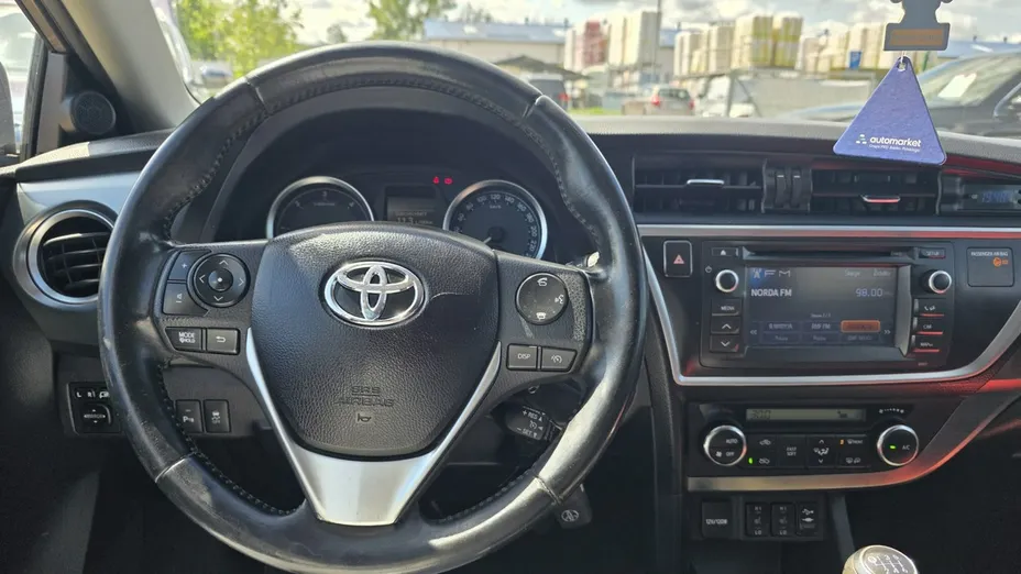 TOYOTA Auris -
