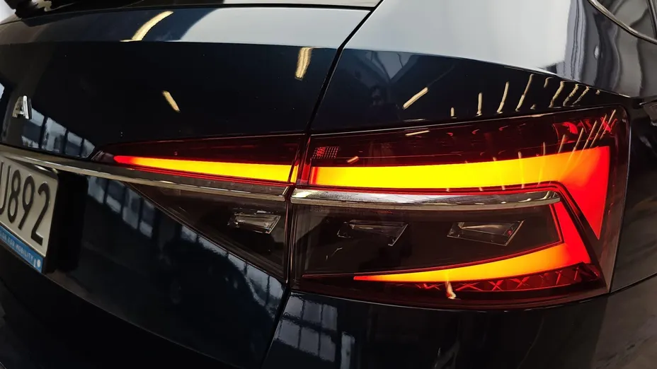 SKODA Superb Superb 2.0 TDI SCR Ambition