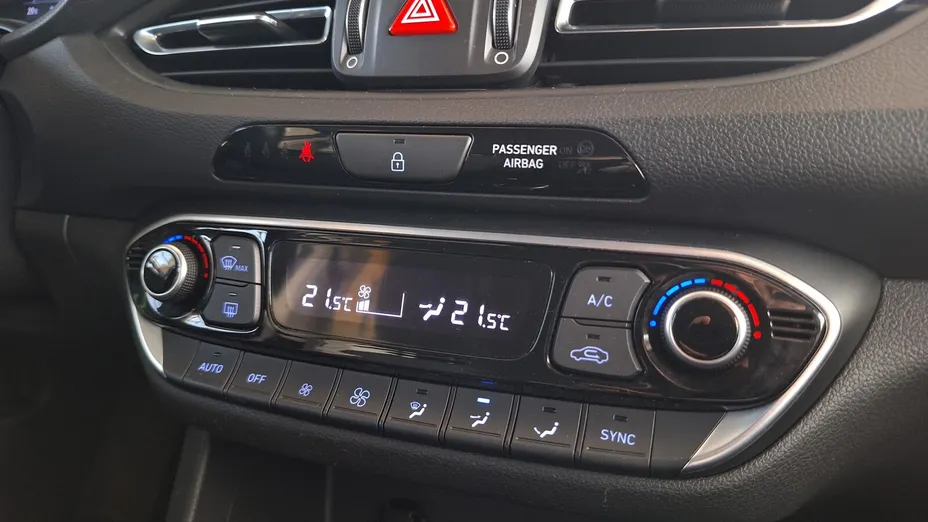 HYUNDAI i30 i30 1.5 T-GDI 48V Comfort DCT