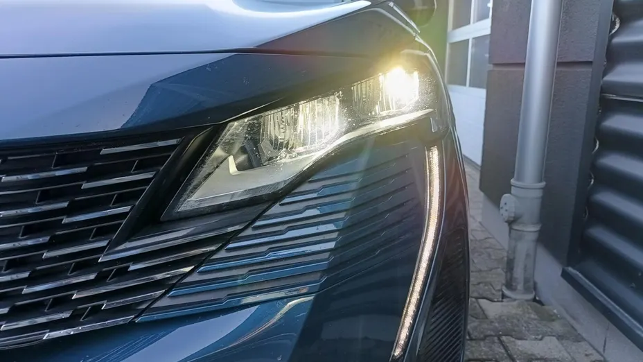 PEUGEOT 3008 3008 1.2 PureTech Allure S&S EAT8