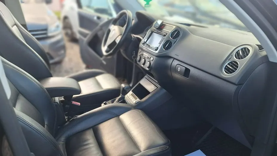 VOLKSWAGEN Tiguan -