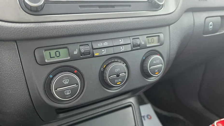 VOLKSWAGEN Tiguan -