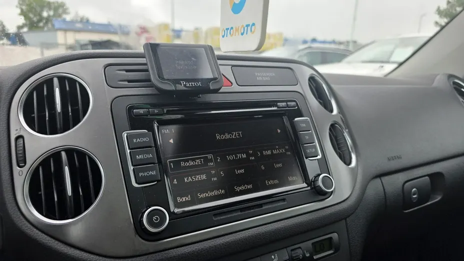 VOLKSWAGEN Tiguan -