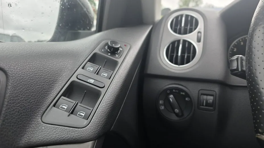 VOLKSWAGEN Tiguan -