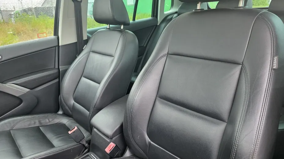 VOLKSWAGEN Tiguan -