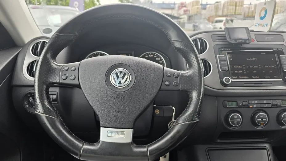 VOLKSWAGEN Tiguan -