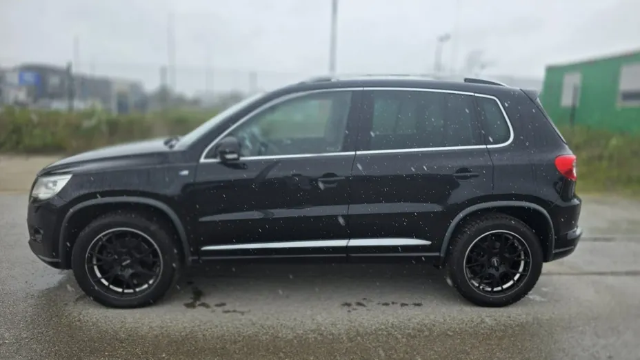 VOLKSWAGEN Tiguan -