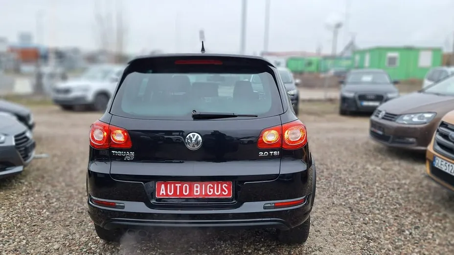 VOLKSWAGEN Tiguan -