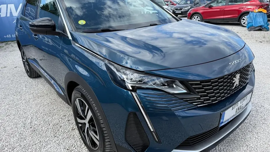 PEUGEOT 5008 -