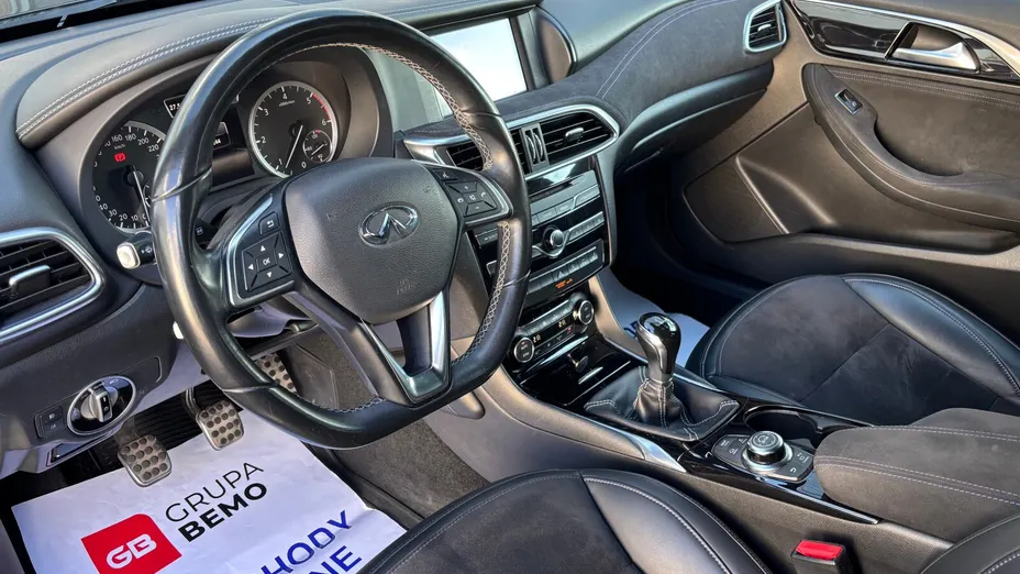 INFINITI Q30 Q30 1.5d City Black Edition