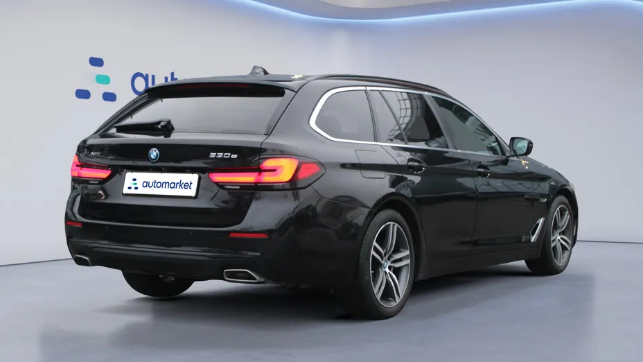 BMW Seria 5 530e xDrive Luxury Line aut