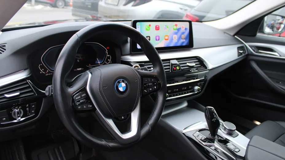 BMW Seria 5 530e xDrive Luxury Line aut