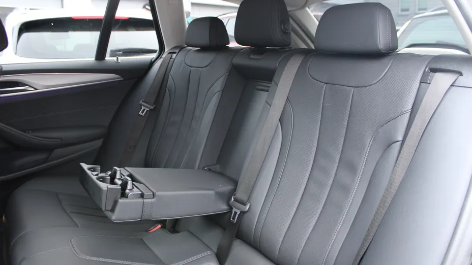 BMW Seria 5 530e xDrive Luxury Line aut