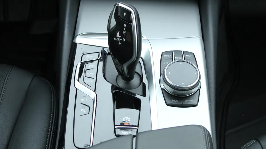 BMW Seria 5 530e xDrive Luxury Line aut
