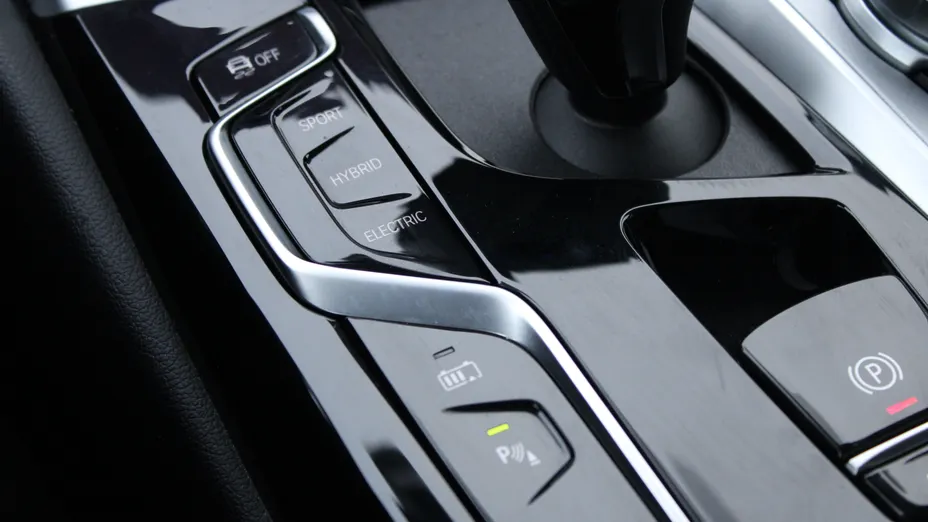 BMW Seria 5 530e xDrive Luxury Line aut