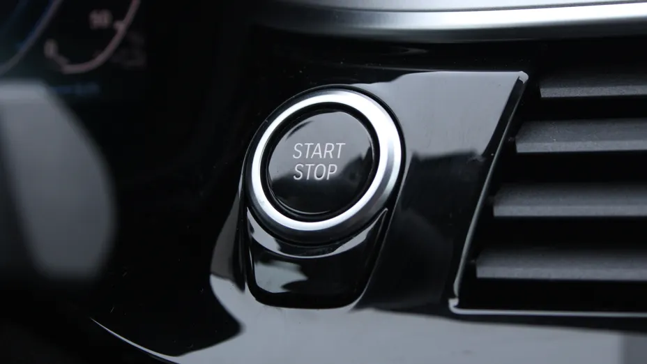 BMW Seria 5 530e xDrive Luxury Line aut