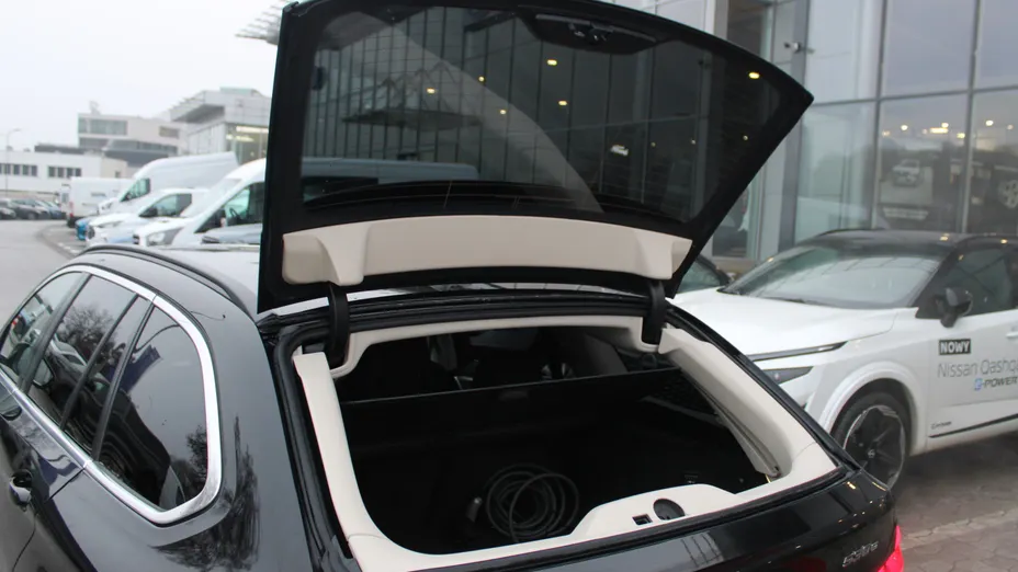 BMW Seria 5 530e xDrive Luxury Line aut