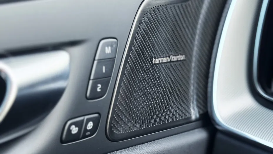 VOLVO XC60 XC60 T6 Plug-In Hybrid AWD Plus Dark aut