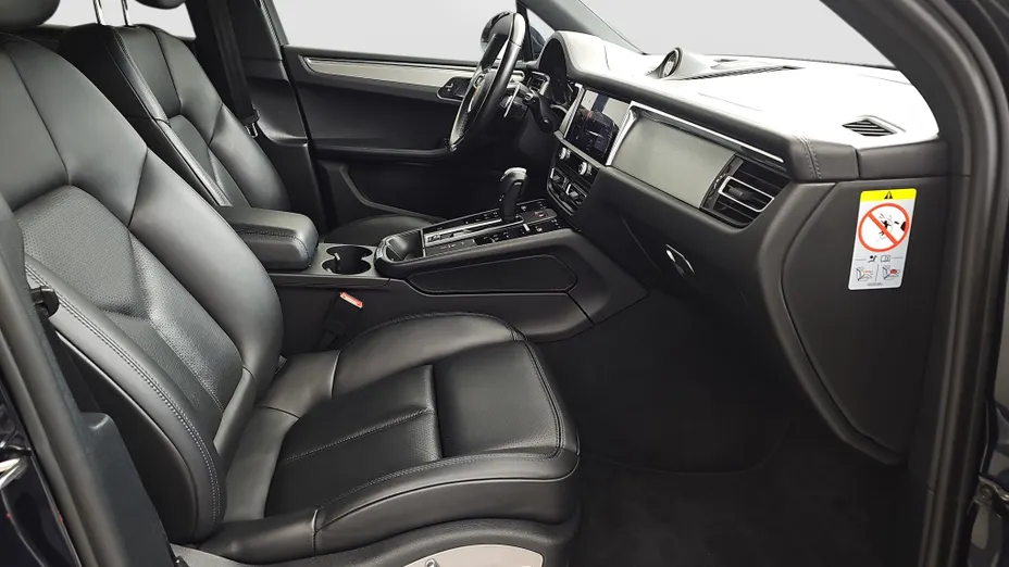 PORSCHE Macan -