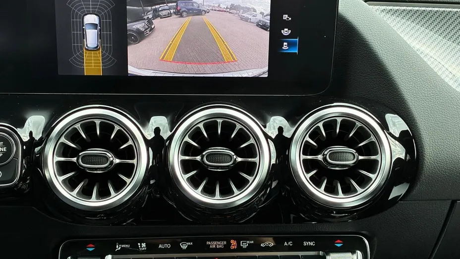 MERCEDES-BENZ GLA -