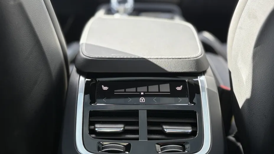 VOLVO XC90 XC90 T8 AWD Plug-In Hybrid Ultra Dark 7os aut