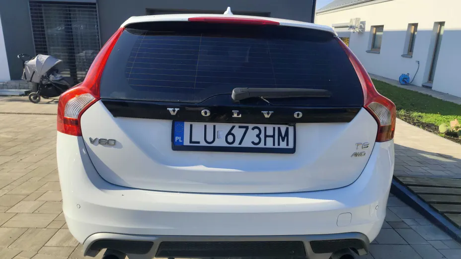 VOLVO V60 -