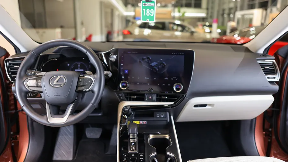 LEXUS NX NX 450h+ Omotenashi AWD
