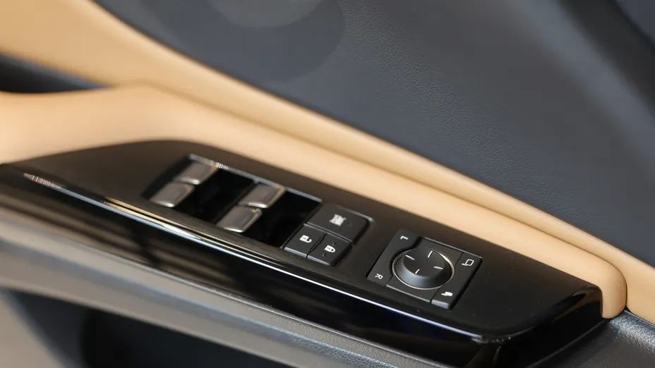 LEXUS ES ES 300h F Sport Design