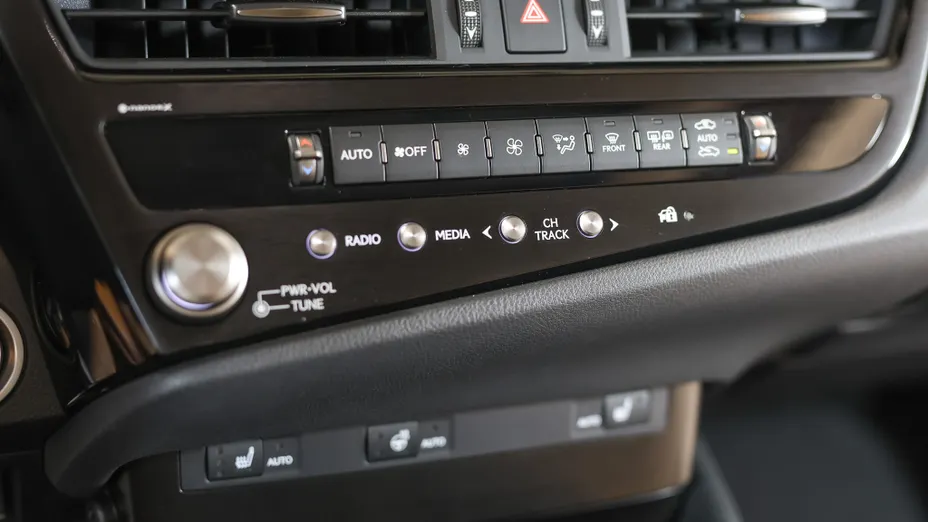 LEXUS ES ES 300h F Sport Design